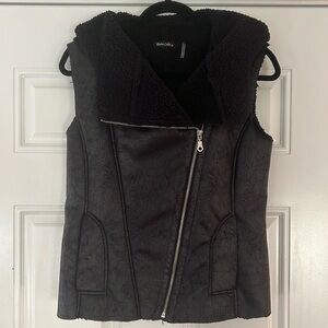 Dolce Cabo Faux Leather Black Vest with Faux Fur Size: M